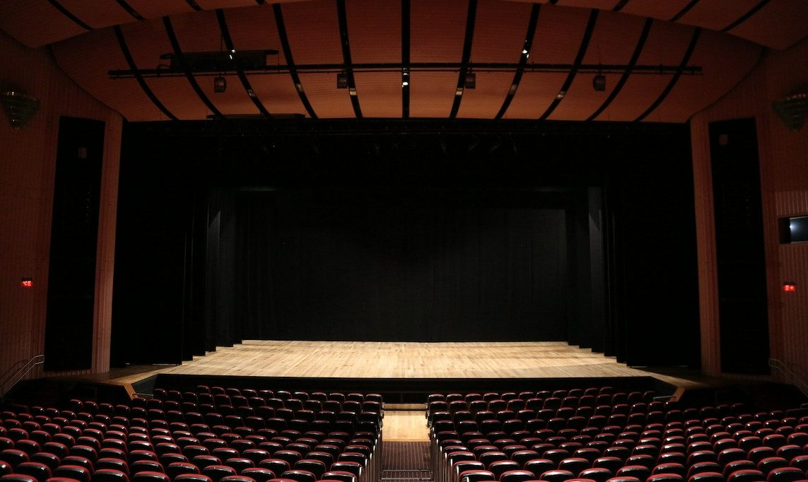 Teatro do Sesi comemora 25 anos com programação cultural que une música, teatro e dança