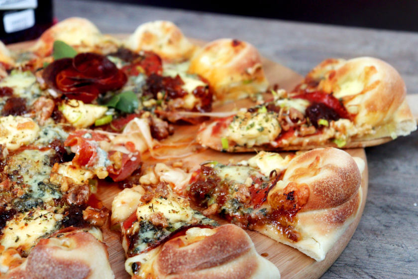 Bom Princípio Alimentos celebra o Dia Mundial da Pizza com publicação especial