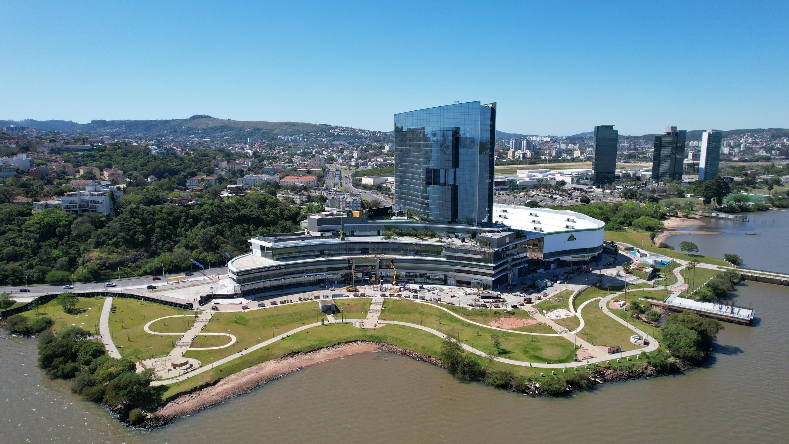 Pontal Shopping inaugura em 100 dias 