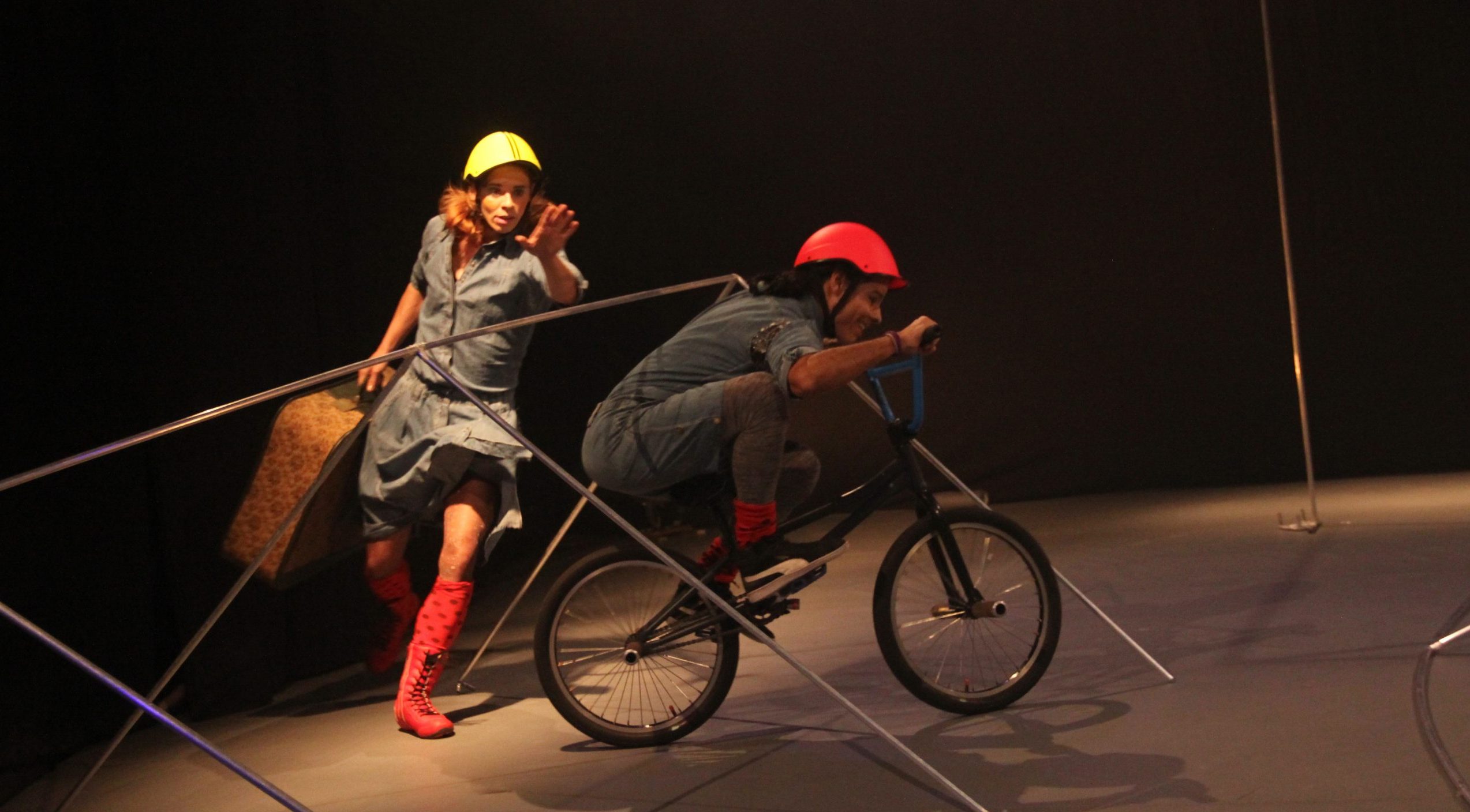 O espetáculo circense Esperando Rodå estreia no Teatro do SESC, na programação do Porto Verão Alegre 2023