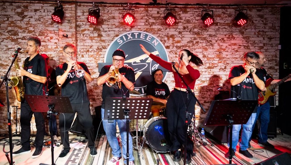 Espaço para celebrar a música, o rock e a cultura em Porto Alegre comemora um ano com o Sixteen Station Pub