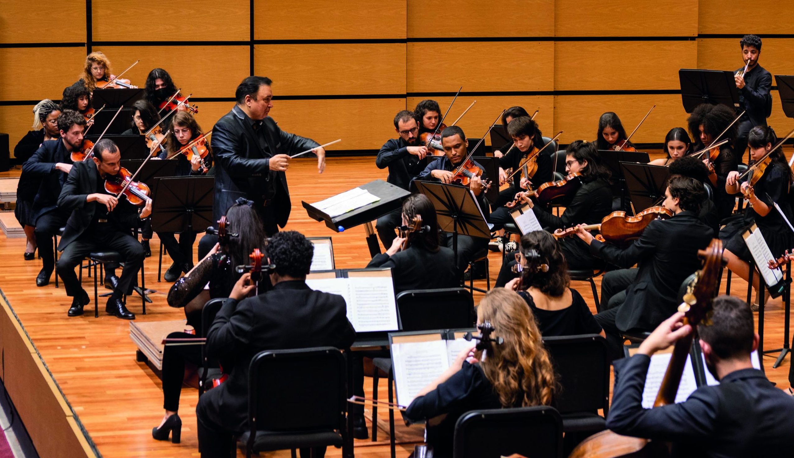 OSPA Jovem realiza concerto gratuito com repertório que vai de Tchaikovsky a Tom Jobim neste domingo