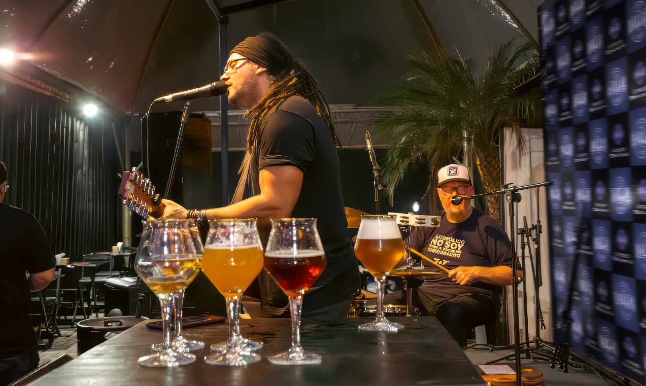 Para celebrar o Dia Mundial do Rock, Food Hall Dado Bier promove degustação acústica com Sady Homrich e Rafa Braz 