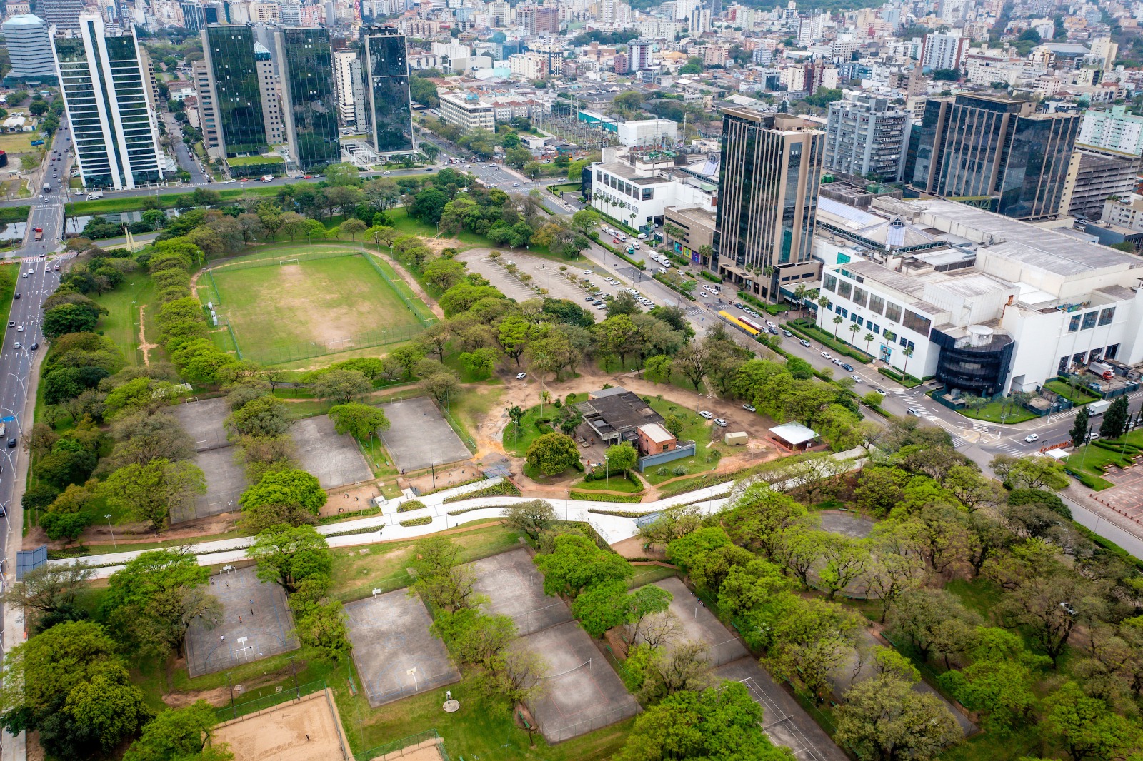 Praia de Belas presenteia Porto Alegre com a Travessia da Orla - Jornal da  Capital