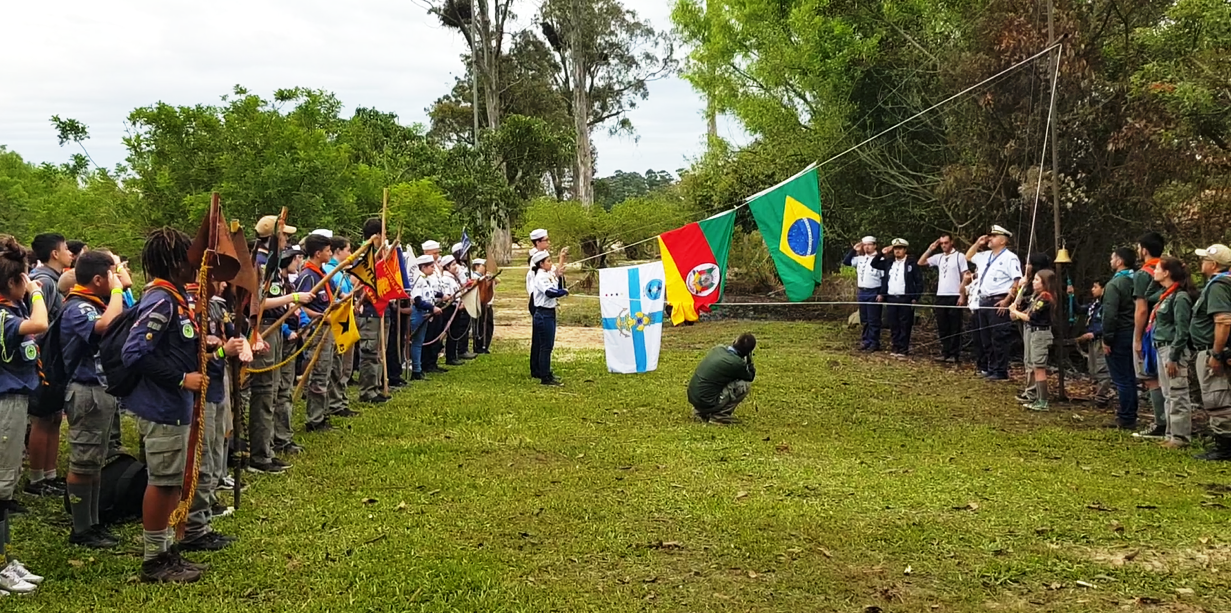 Atividade do Grupo de Escoteiros reúne cerca de 110 jovens em Itapuã