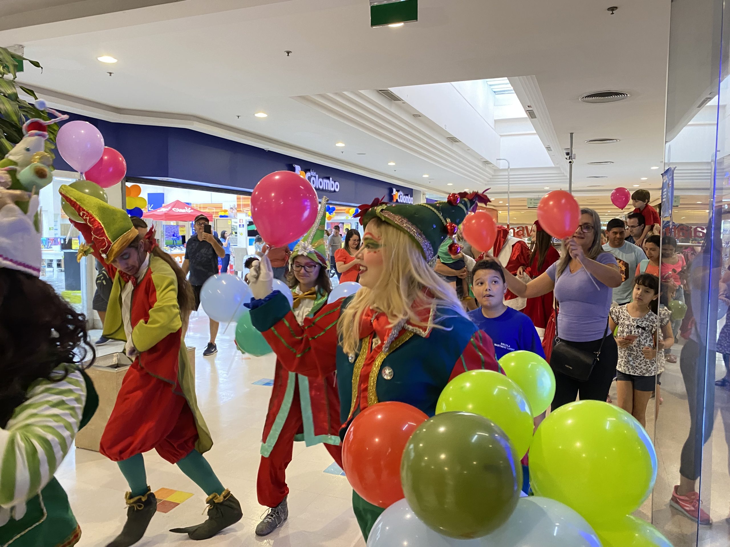 Chegada do Papai Noel terá caravana e show de Natal no Canoas Shopping 