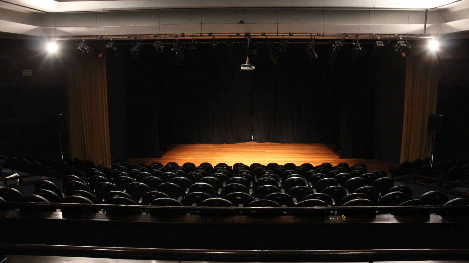 Sesc Alberto Bins lança edital de ocupação do teatro, em Porto Alegre, para ensaios