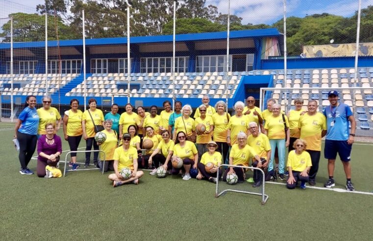 Futebol adaptado faz sucesso entre idosos em Porto Alegre