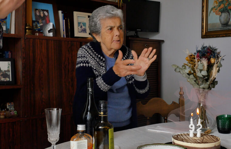 Com Liane Venturella, documentário “À Borda da Vida” terá pré-estreia no dia 5 de julho, no Café Fon Fon, em Porto Alegre