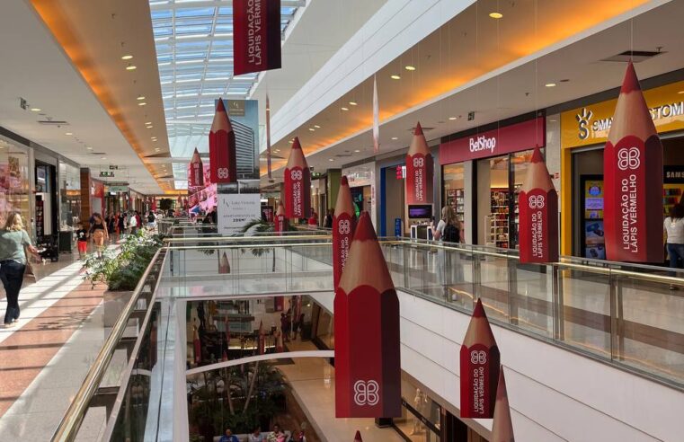 BarraShoppingSul e ParkShopping Canoas oferecem descontos de até 70% na Liquidação Lápis Vermelho