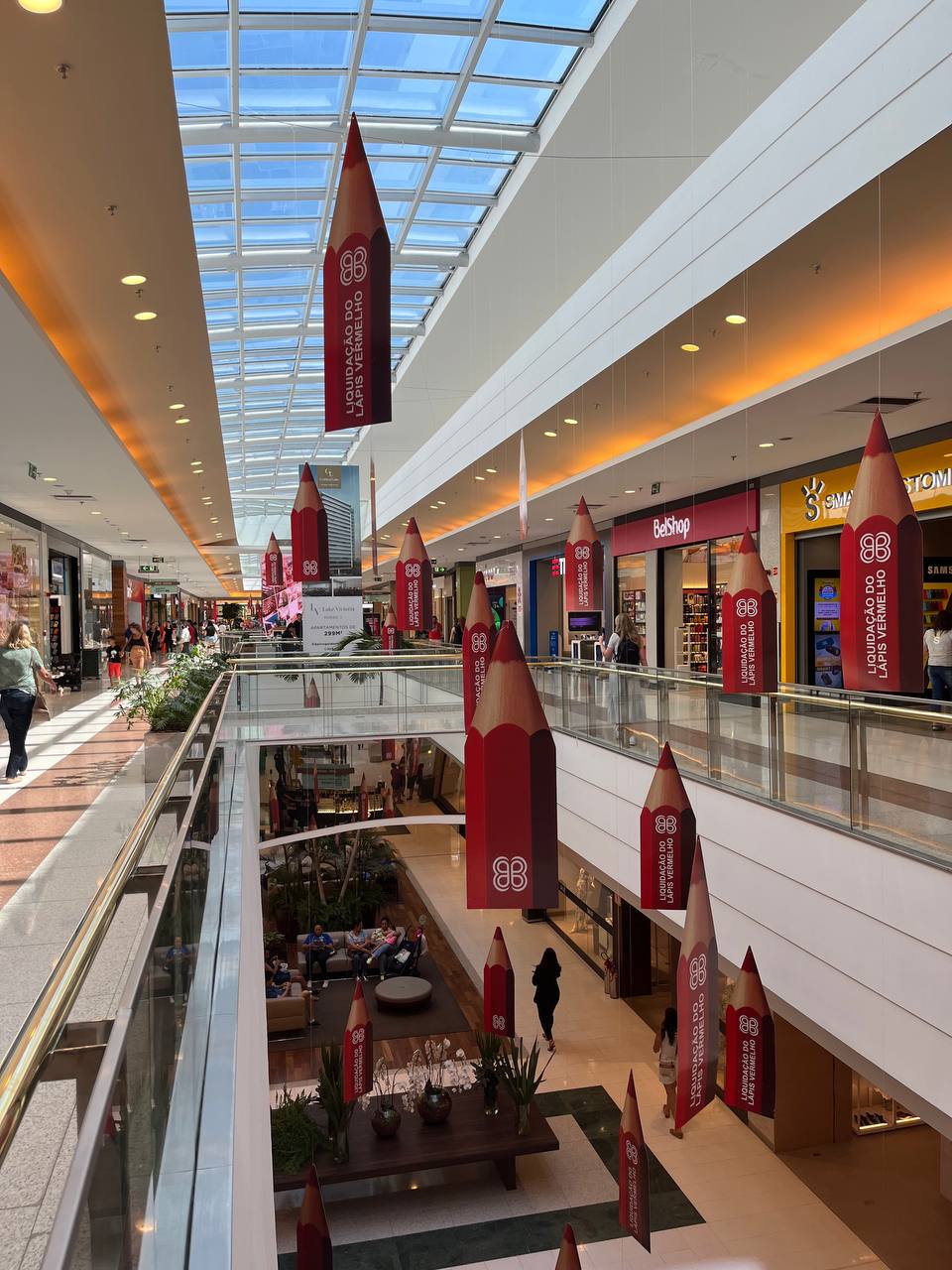 BarraShoppingSul e ParkShopping Canoas oferecem descontos de até 70% na Liquidação Lápis Vermelho