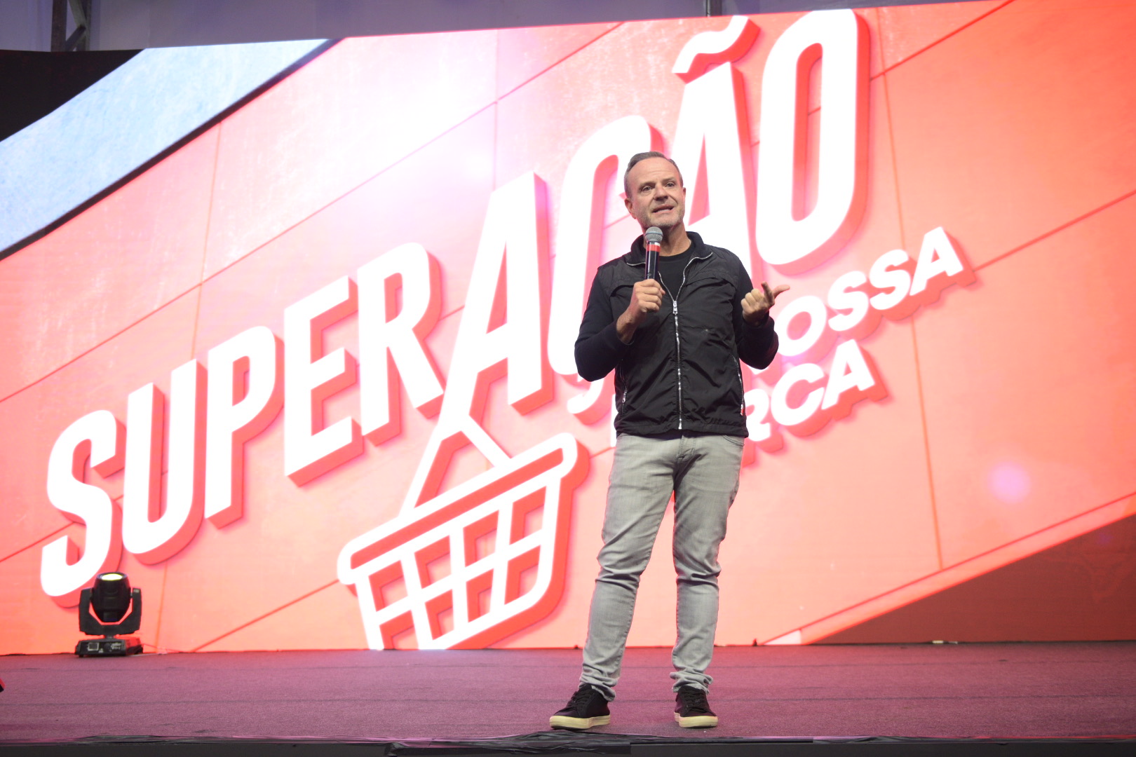 Rubens Barrichello fala sobre “Mudança: oportunidade de fazer melhor” na Expoagas 2024 