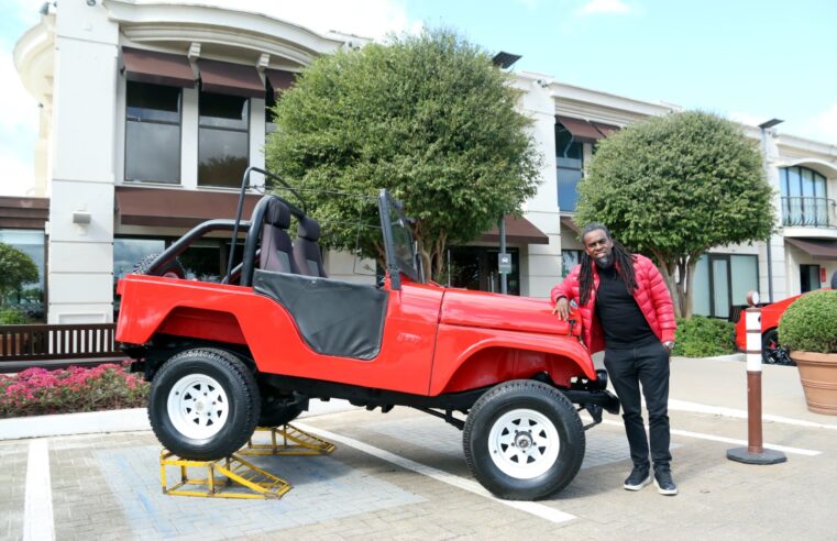 Jeep autografado por ídolos colorados marca presença na 47ª edição da Expointer