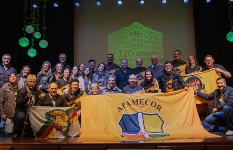 Voluntários da enchente são homenageados com medalha do Mérito Solidário