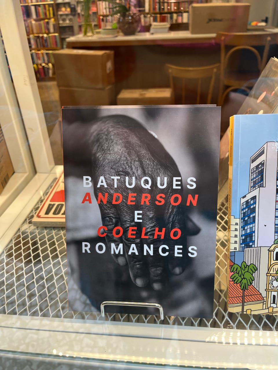 Livraria Baleia apresenta sessão comentada de Batuques e Romances, de Anderson Coelho