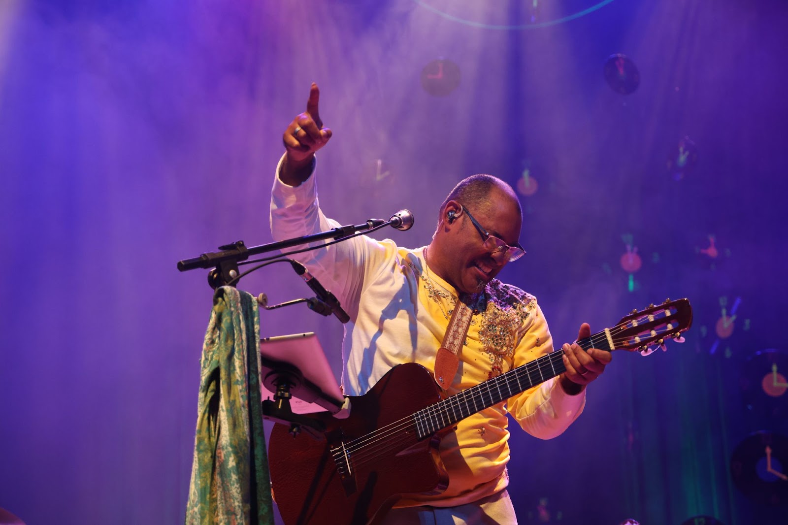 Sandro Cartier apresenta show Tudo a Seu Tempo no Teatro de Câmara Túlio Piva