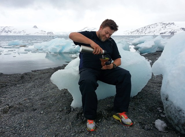 Além do gelo: a jornada visual de 15 expedições para a Antártica