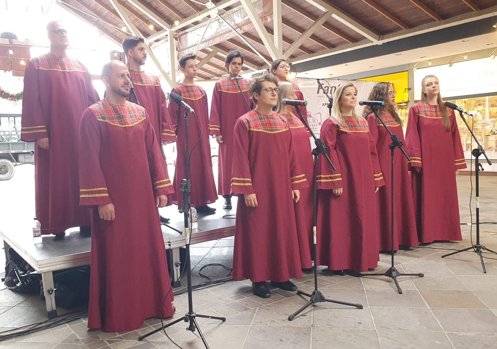 Coro Vozes de Gramado se apresenta na Estação Campos de Canella