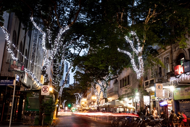 Projeto “Rua de Natal Coca-Cola FEMSA Brasil” traz esperança e ar festivo ao centro de Porto Alegre