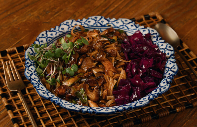 Koh Pee Pee inicia 2025 trazendo “Menu Happy Hour” e novas receitas