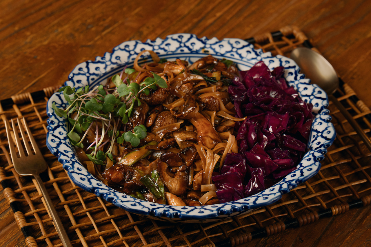 Koh Pee Pee inicia 2025 trazendo “Menu Happy Hour” e novas receitas