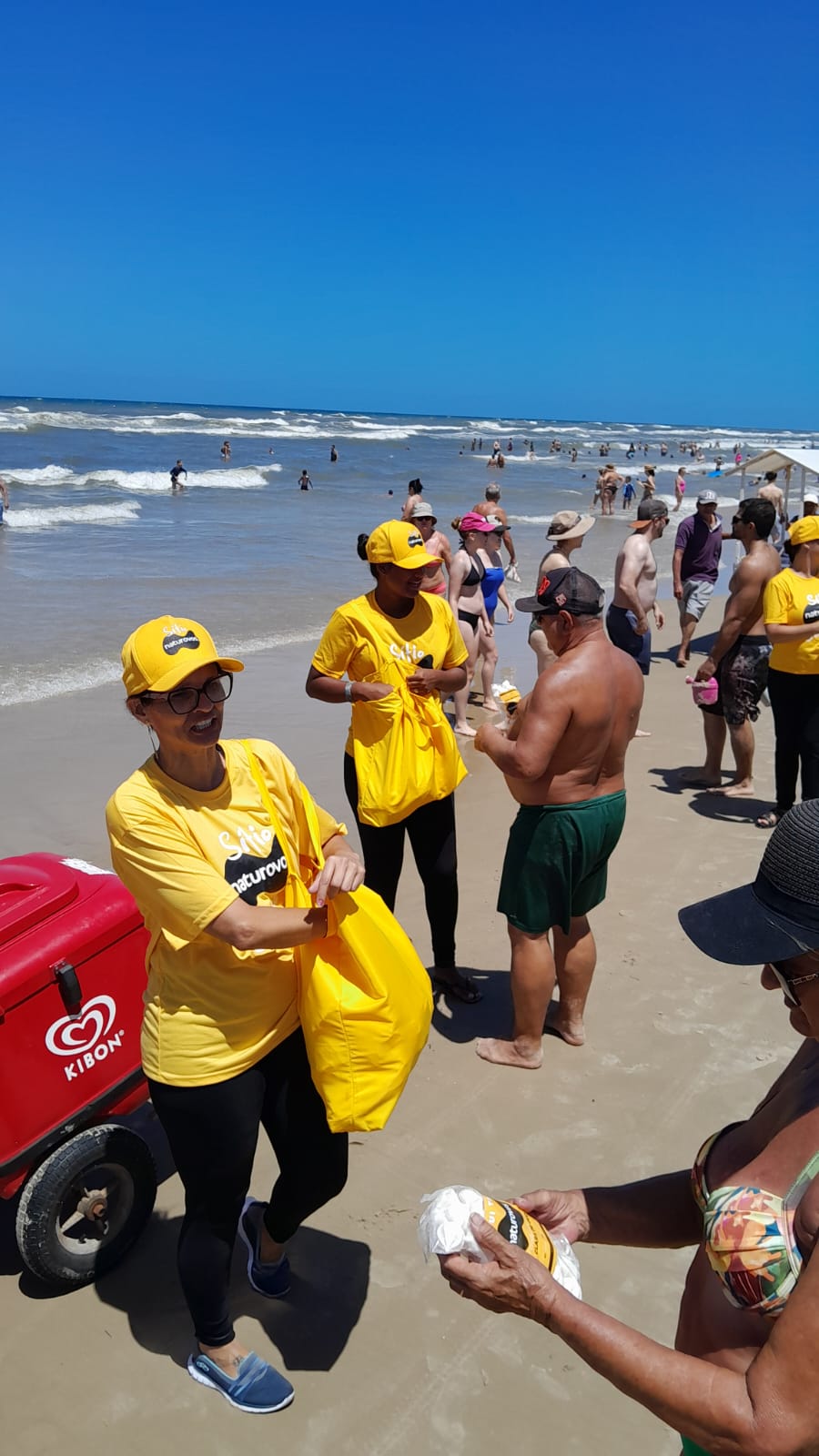 Blitz da Naturovos surpreende veranistas no litoral gaúcho