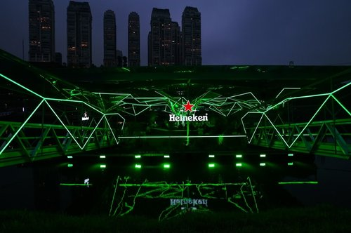 Pela primeira vez em Porto Alegre, o Rio Guaíba recebe o Bar Flutuante da Heineken