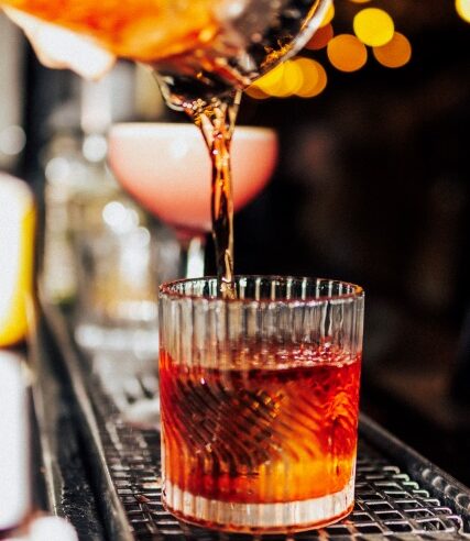 Wills Bar da Avenida Nova York inicia 2025 com cardápio renovado e inspirado nos clássicos americanos