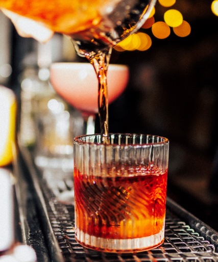 Wills Bar da Avenida Nova York inicia 2025 com cardápio renovado e inspirado nos clássicos americanos