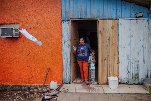 Parceria entre Aldeias Infantis SOS e Habitat Brasil já reparou 72 casas atingidas por enchentes no Rio Grande do Sul