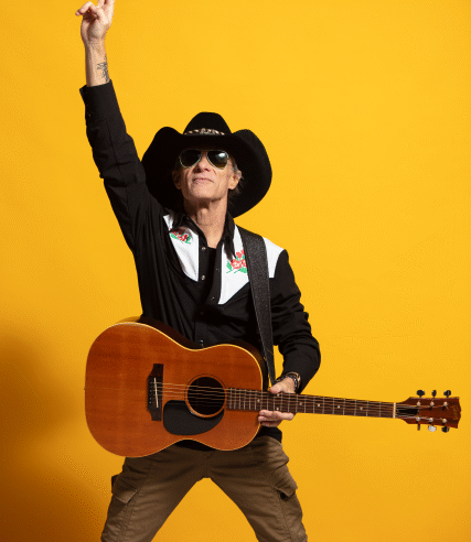 Charles Master lança música em homenagem a Porto Alegre em show no Encouraçado Butikin