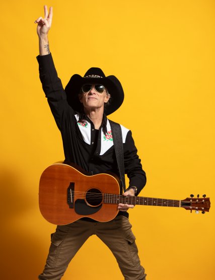 Charles Master lança música em homenagem a Porto Alegre em show no Encouraçado Butikin