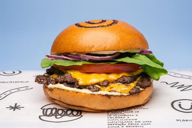 De Rua celebra o Dia do Hambúrguer com campanha solidária em Porto Alegre