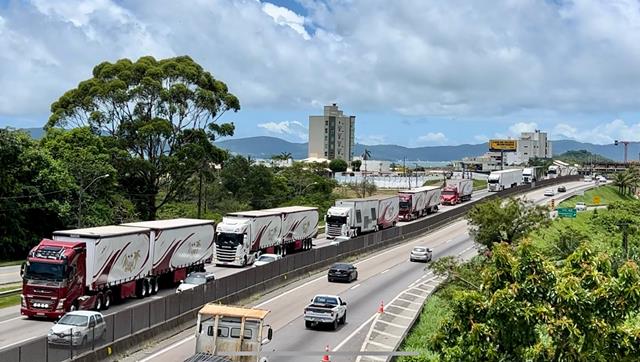 Comboio Gigante do Mirage Circus chega neste domingo a Porto Alegre com 2 mil toneladas de equipamentos