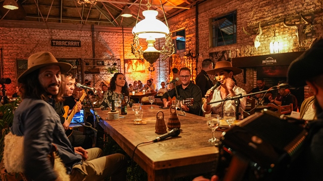 Noches de Canto y Fuego traz Tatiéli Bueno, Mauro Moraes e Leonardo Quadros ao lado do anfitrião Grupo Mas Bah ao Rancho Tabacaray nesta quarta-feira