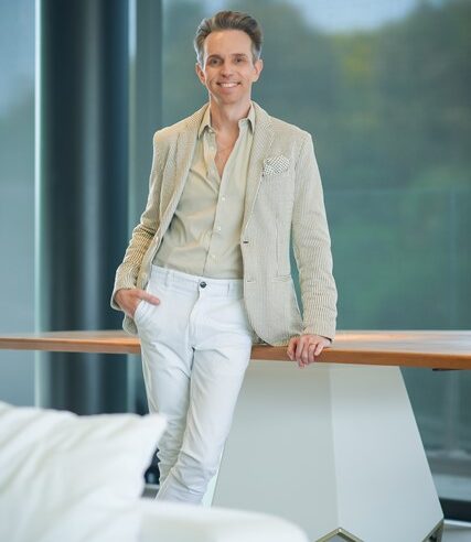 Arquiteto Francisco Franck celebra transformação de sua marca