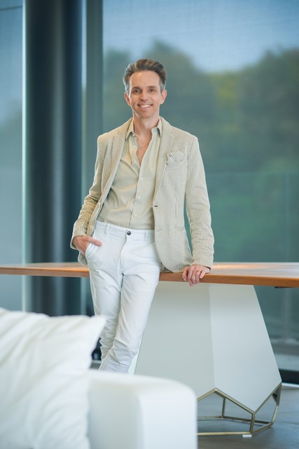 Arquiteto Francisco Franck celebra transformação de sua marca