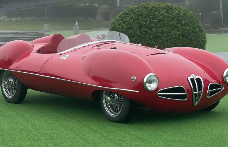 Boulevard Laçador recebe exposição em homenagem aos 115 anos da Alfa Romeo com reproduções inéditas de carros da marca 
