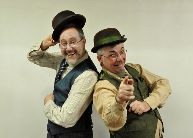 Coletivo de artistas Fabulosos Fabulistas leva o circo e teatro a bibliotecas comunitárias da Capital