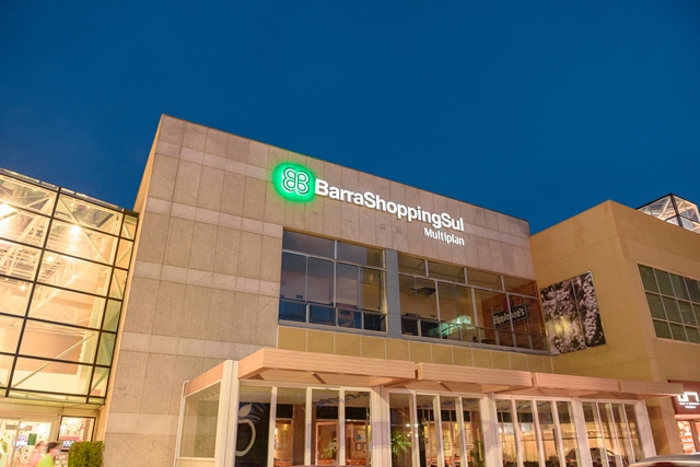 BarraShoppingSul e ParkShopping Canoas oferecem descontos de até 70% na Liquidação Lápis Vermelho