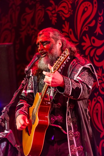 Rock, pizzas e pirataria: Cara de Mau celebra Dia Mundial do Rock