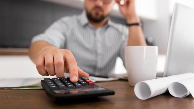 Selic em 15% traz oportunidades de investimentos, mas encarece linhas de crédito