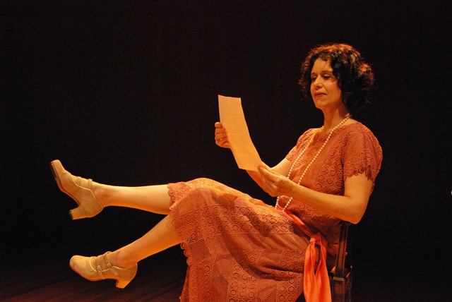 Florbela, à margem de um poema, espetáculo teatral baseado na vida e na obra da escritora portuguesa Florbela Espanca volta a cartaz