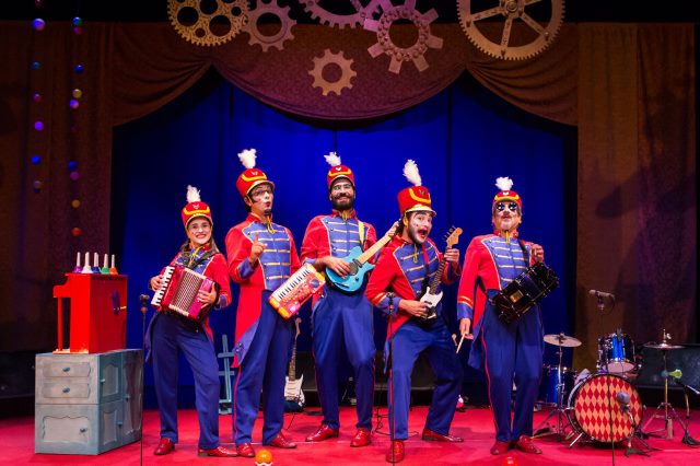 Orquestra de Brinquedos realiza única apresentação no Teatro do Sesc Canoas