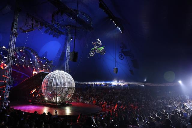 Mirage Circus realiza sessão solidária e arrecada mais de 1.300 peças em apoio às vítimas das chuvas em Porto Alegre