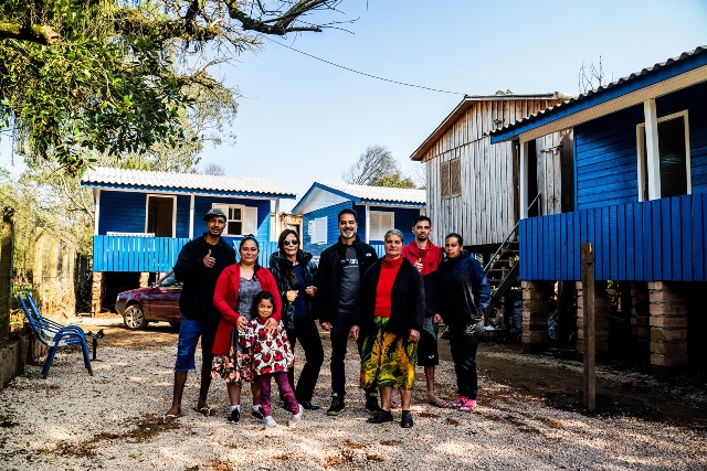 Campanha Apoio Total RS entrega 6 novas casas na Ilha dos Marinheiros para famílias atingidas pelas enchentes de 2024