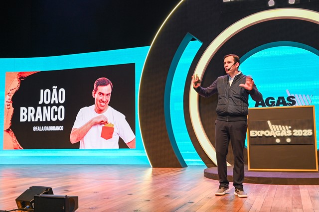 “Desmarketize-se”: João Branco destaca autenticidade e empatia para alavancar negócios em palestra na Expoagas 2025