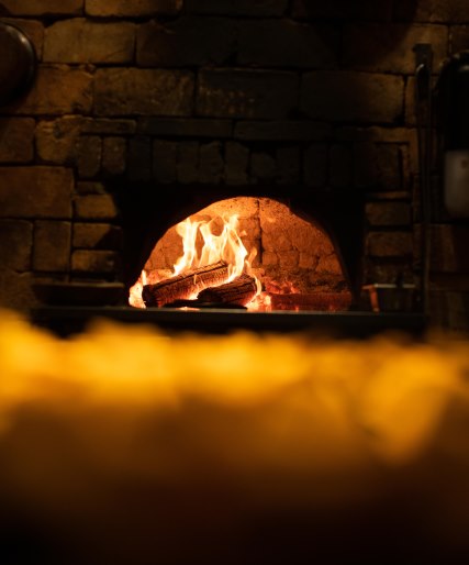 O fogo que nunca dorme: há 8 anos, o fogo do forno central do restaurante Alma RS, do Parador Cambará do Sul, segue aceso