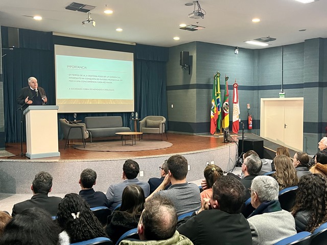 Carlos Marun ministra oficina de oratória na Ulbra