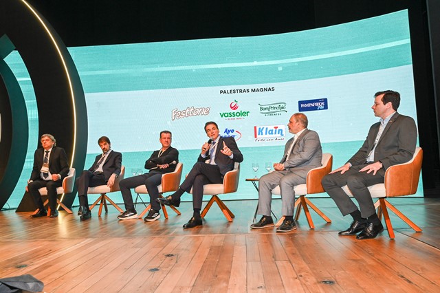 Painel sobre a reconstrução do Rio Grande do Sul marcou abertura da Expoagas 2025